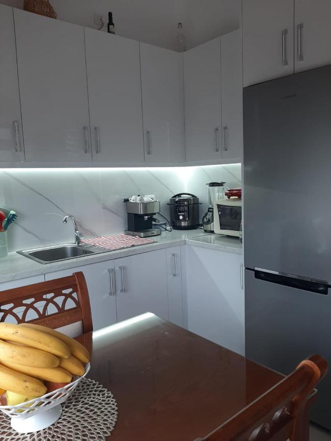 Luxury Dennis Home Sarande Luaran gambar