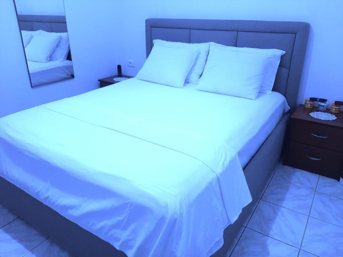 Luxury Dennis Home Sarande Luaran gambar